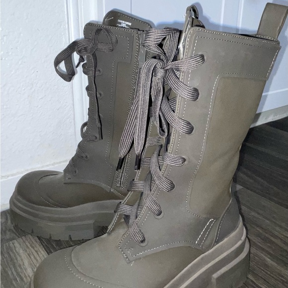 Size 5 Zara boots never used ! - Picture 2 of 3